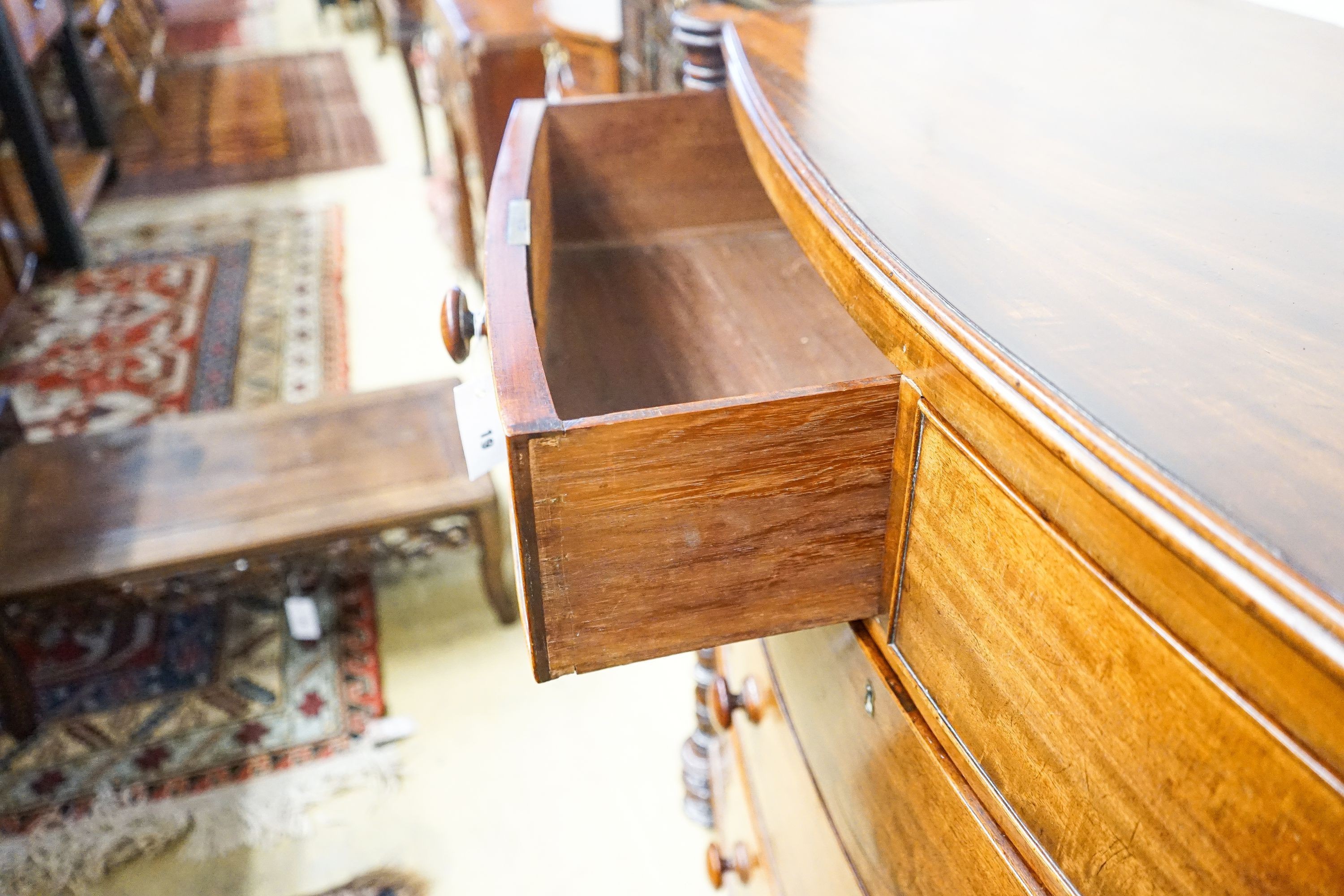 A Regency mahogany bowfront chest of drawers, width 112cm, depth 53cm, height 104cm